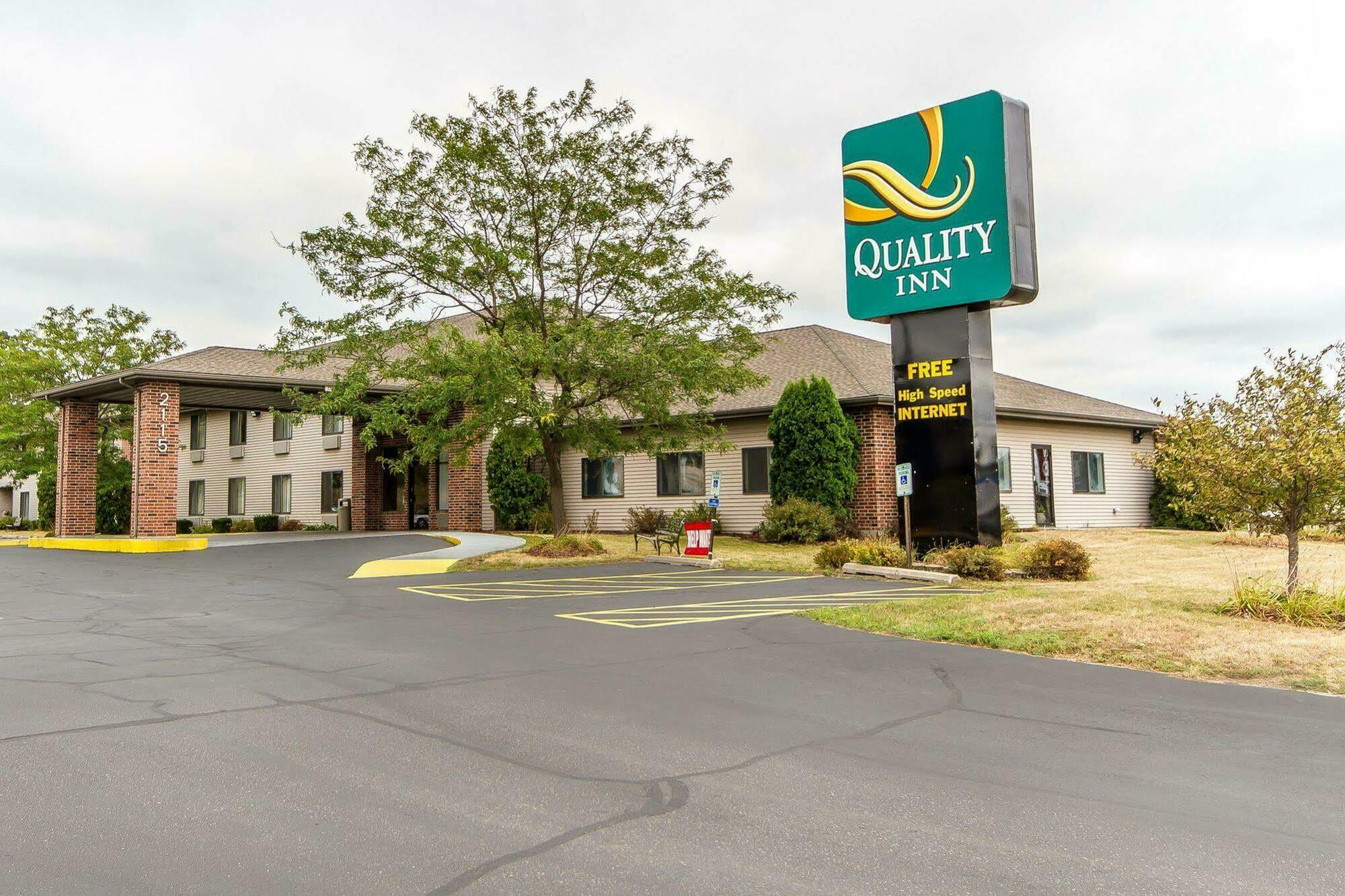 Americinn By Wyndham Reedsburg Dış mekan fotoğraf